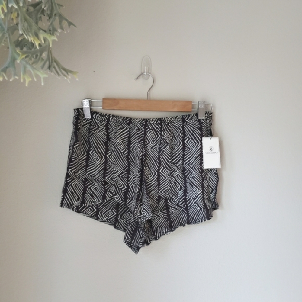 Volcom | Pull On Geometric Aztec Print Short Shorts - Picture 4 of 13
